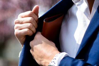 andrea-natali-ZVdLF-IBftE-unsplash