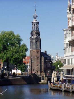 Munt toren te Amsterdam. In vroegere tijden werden hier munten geslagen en bewaard.